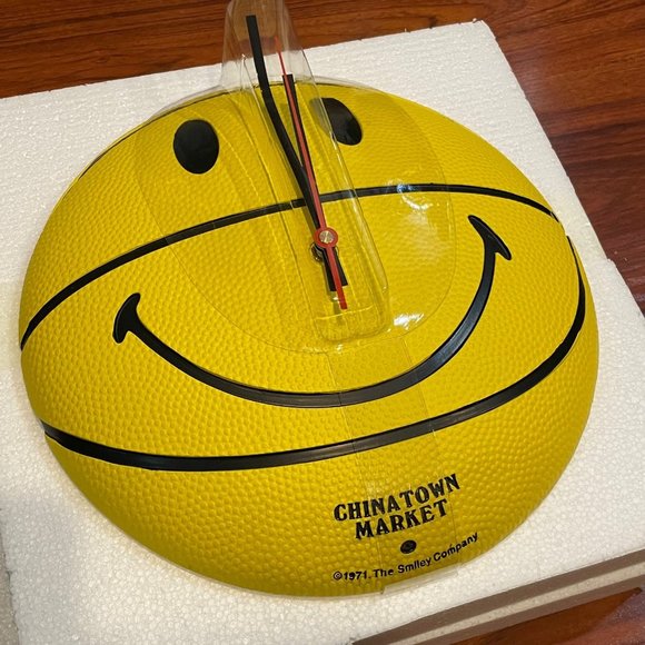 NEW CHINATOWN MARKET X SMILEY YELLOW BASKETBALL CLOCK - Picture 7 of 11